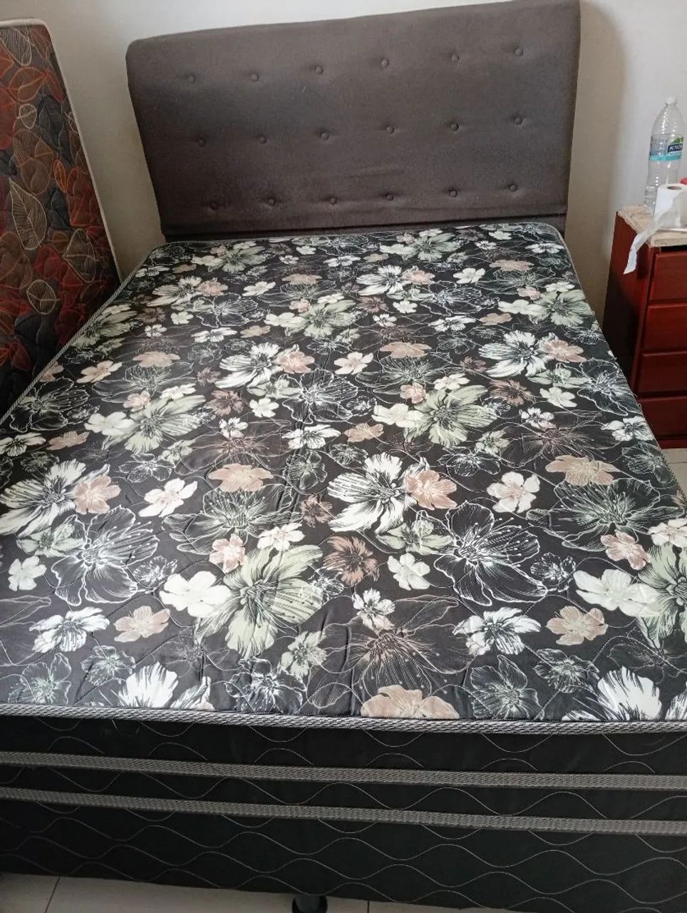 Vendo Cama box de casal.