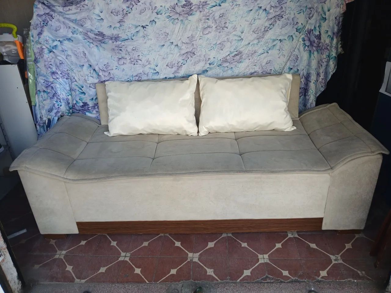 Vendo Sofá com 2 almofadas por 400,00  (2,0 de comp. E 82,0 de largura  - Foto 3
