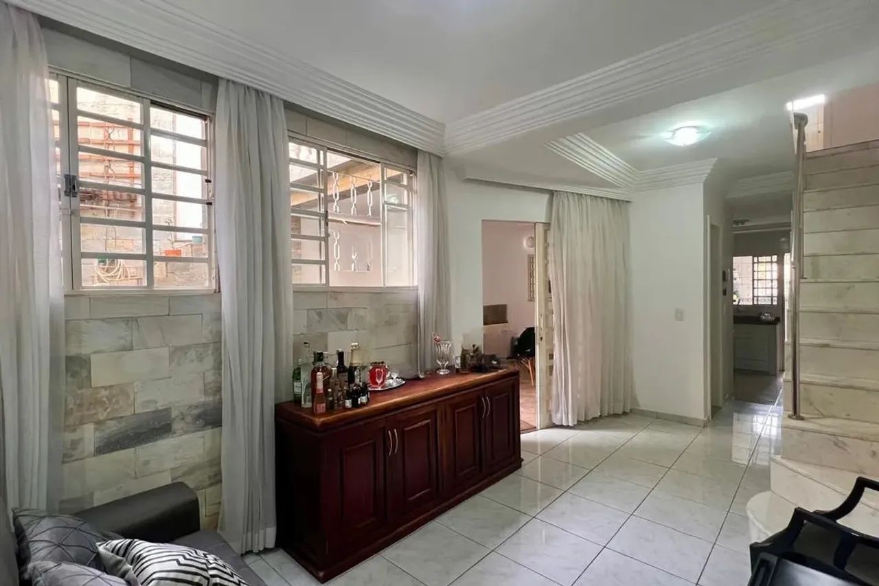 Casa à Venda - Lagoinha, 4 Quartos, 310 m2