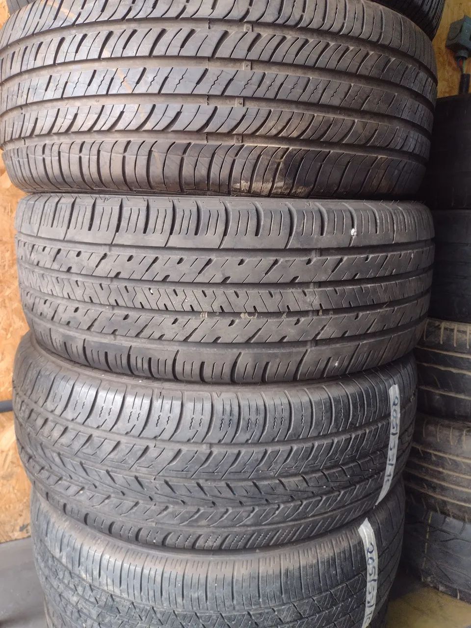 Pneus 205/55/16 um de cada marca 