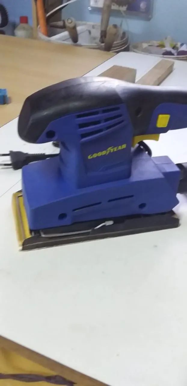 Lixadeira treme treme Goodyear conservada show  - Foto 3