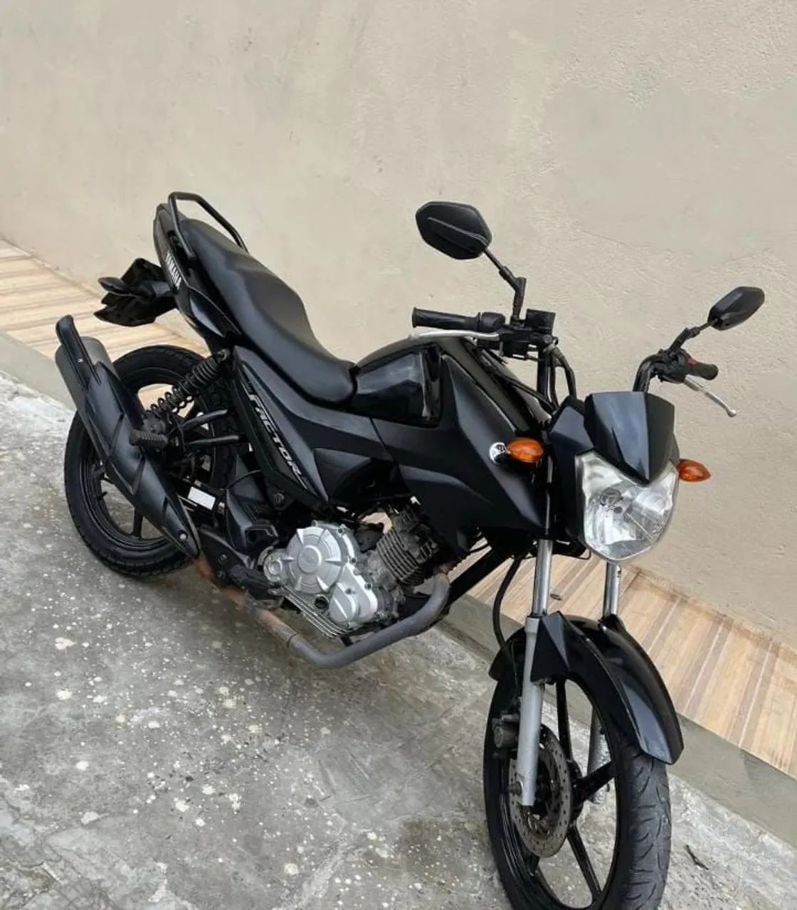 Moto preta  - Foto 3