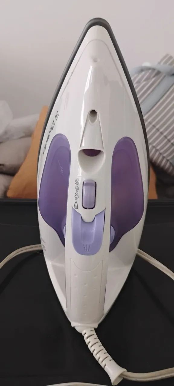 Ferro de passar a vapor 