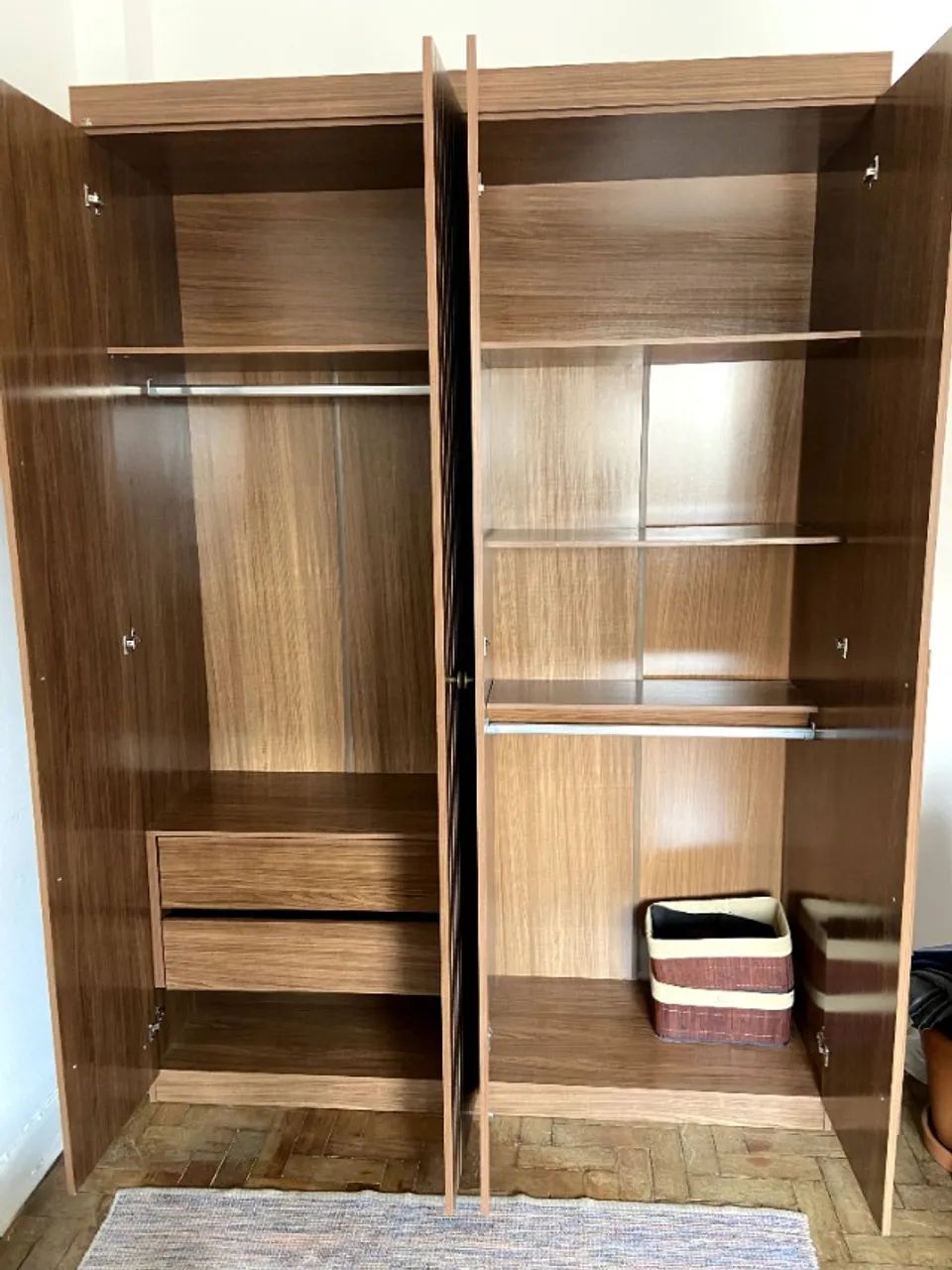 Guarda Roupa Solteiro Ripado 4 Portas e 2 Gavetas - Foto 2
