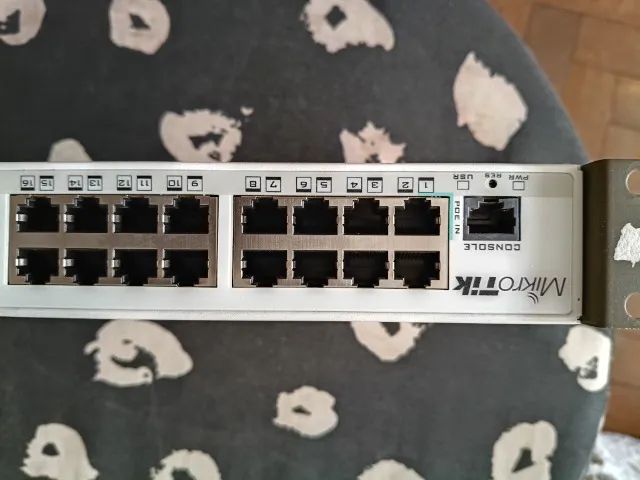 Switch MikroTik CSS326-24G-2S+RM - Foto 4