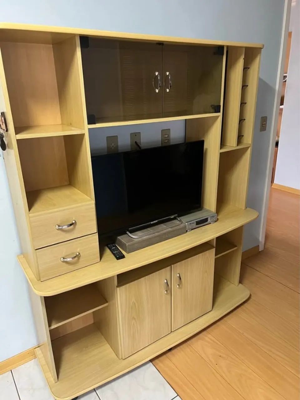 Estante / Rack para Sala de Estar com Portas de Vidro e Gavetas + Tv 32 polegadas sony - Foto 4