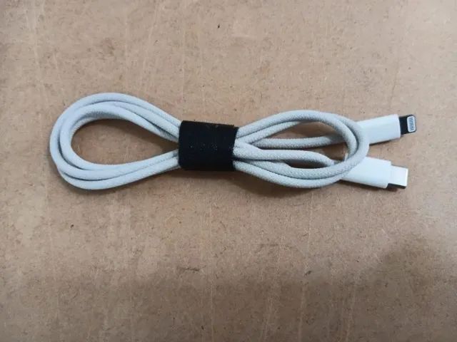 Cabo carregador Apple USB-C para Lightning