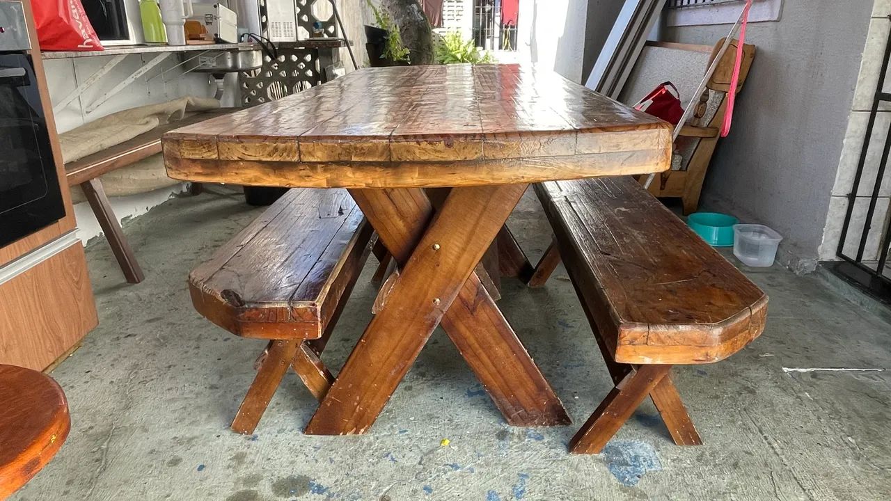 Mesa de madeira com bancos - Foto 2