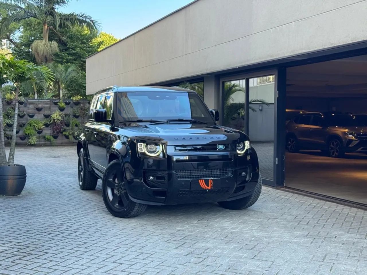 Land Rover Defender 2025