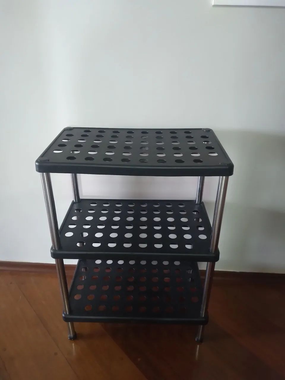 Estante de ferro e plástico rigido
