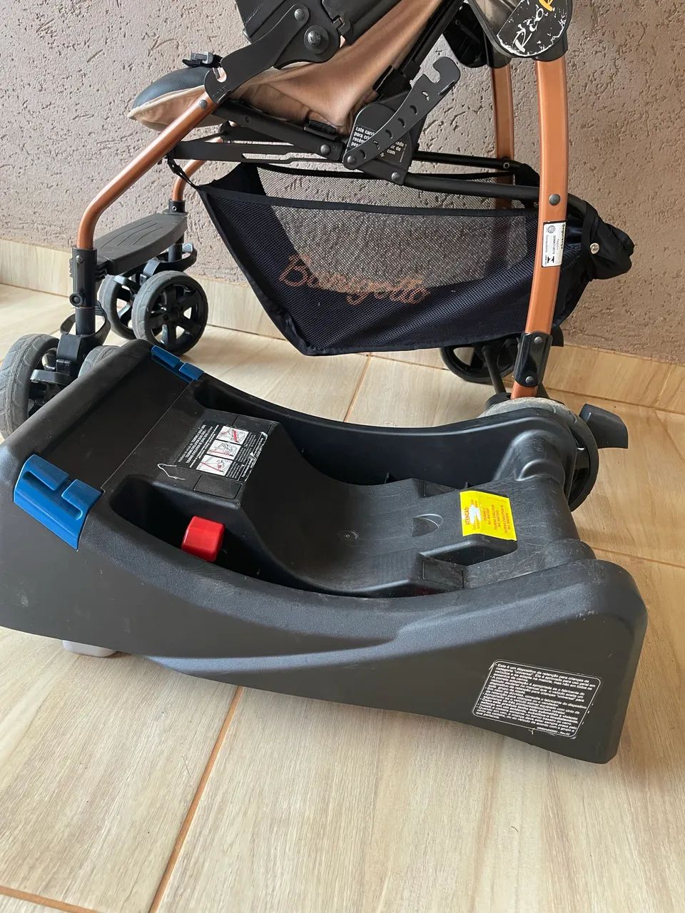 Carrinho de bebê com bebê conforto mais base de carro - Foto 5