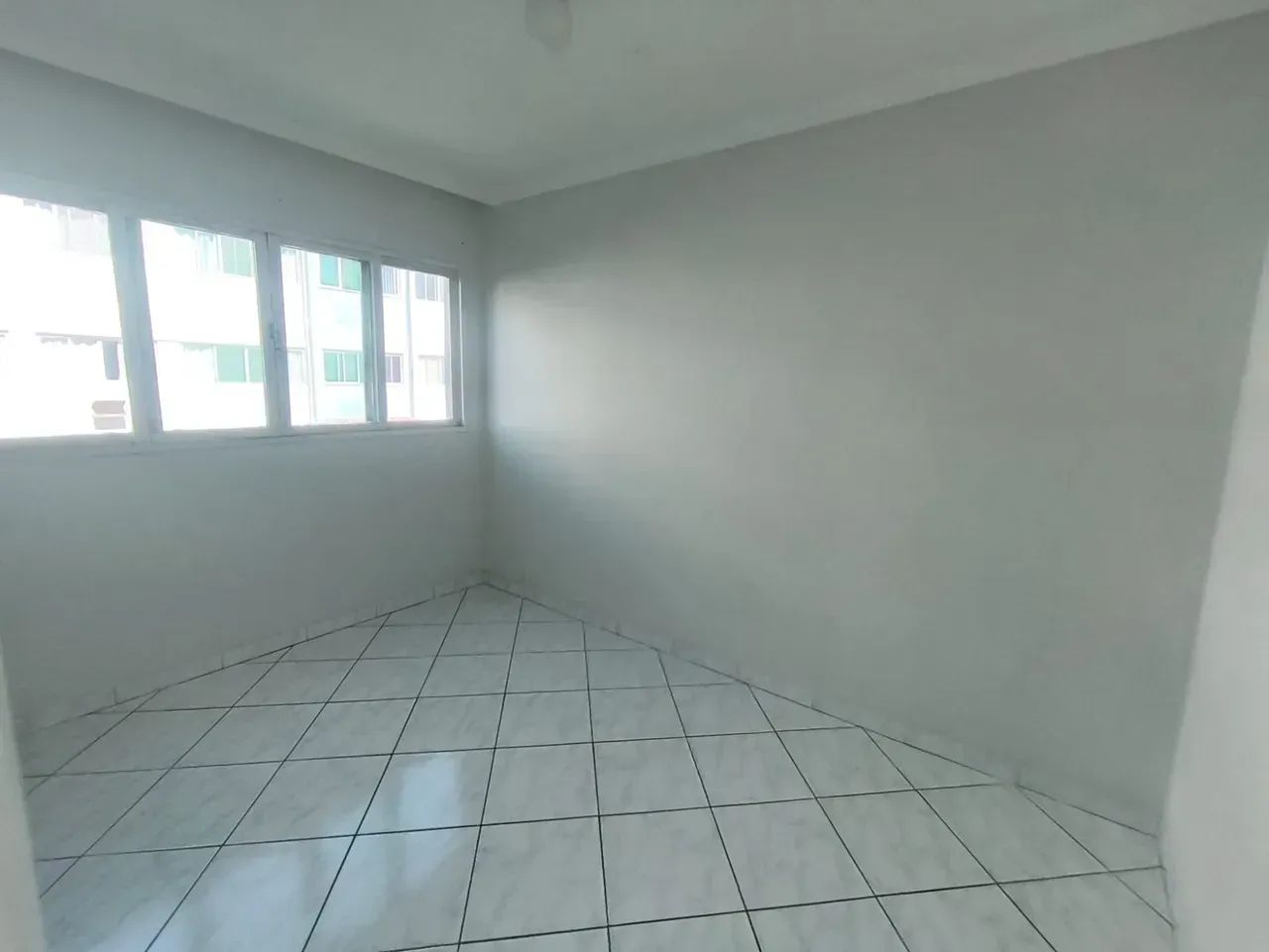 Imóvel para aluguel tem 80 metros quadrados com 3 quartos
