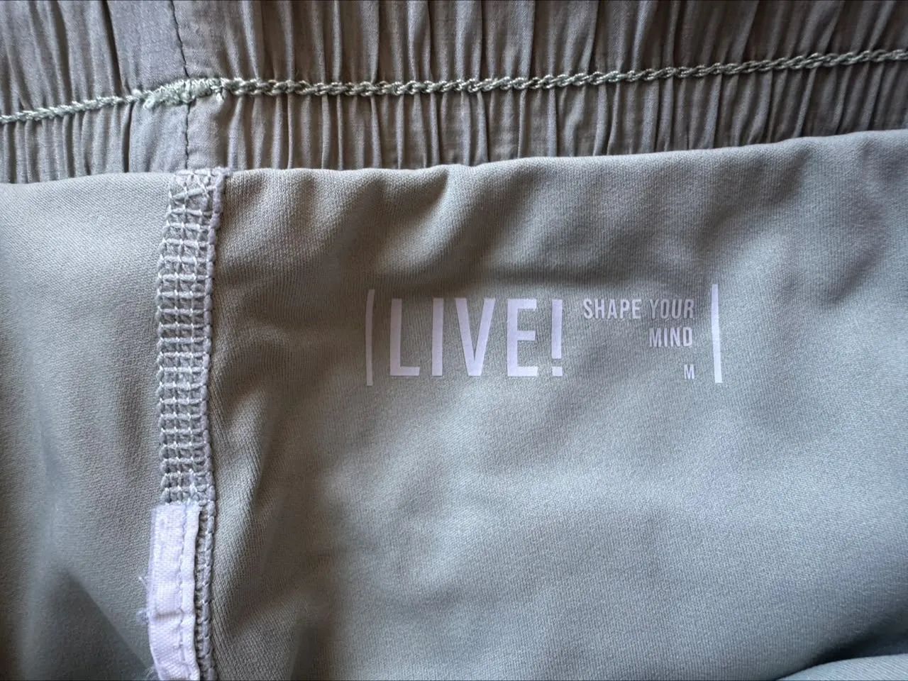 Short LIVE M - com bolso  - Foto 2