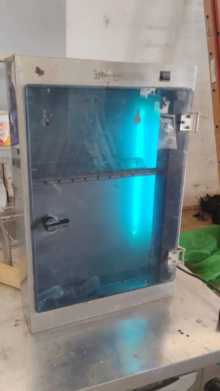 Esterilizador de facas aço inox com lâmpada UV.  Valor: 500,00 reais.