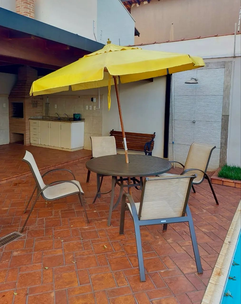 Conjunto de Mesa e Cadeiras em Alumínio - Foto 2