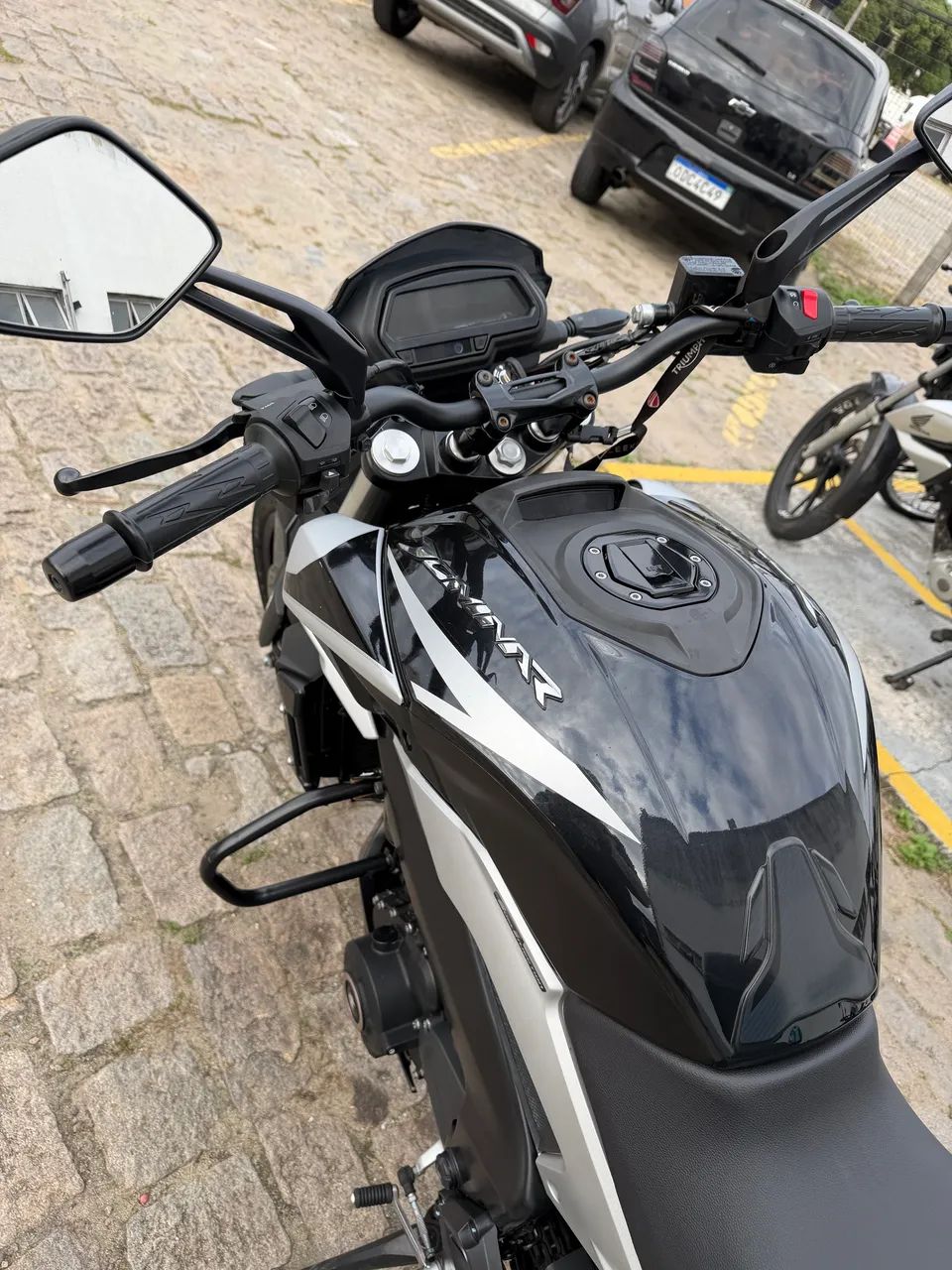 Bajaj Dominar 250 - Foto 3