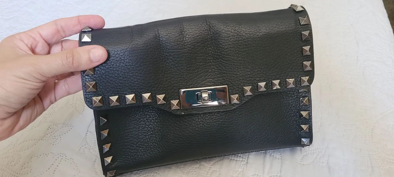 Bolsa de couro com detalhes de spikes - Foto 2