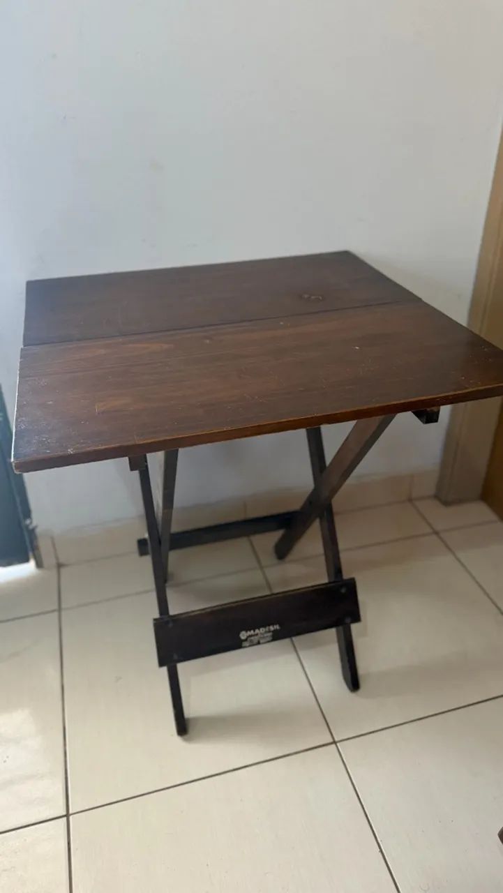 Conjunto de mesas com 4 cadeiras dobráveis  - Foto 2