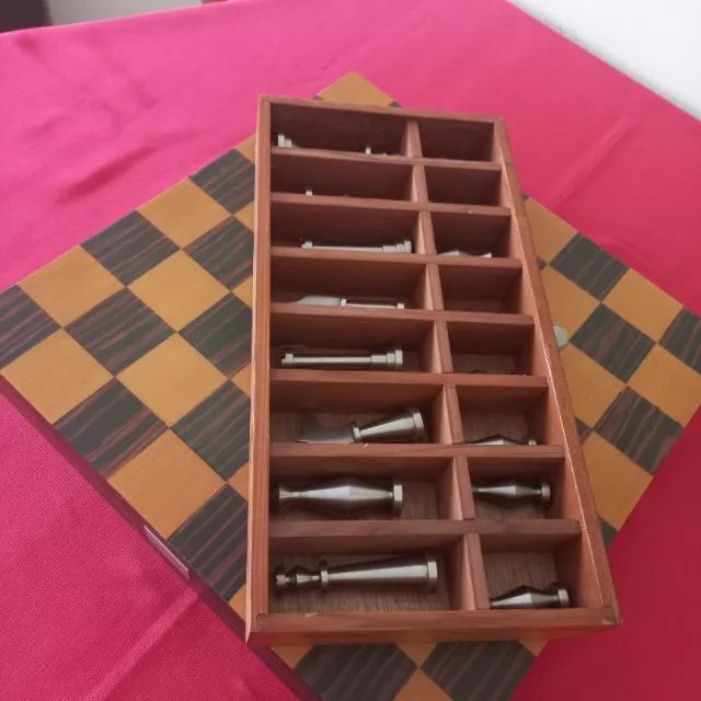 Jogo de xadrez 32 peças em metal e tabuleiro de madeira - Foto 5