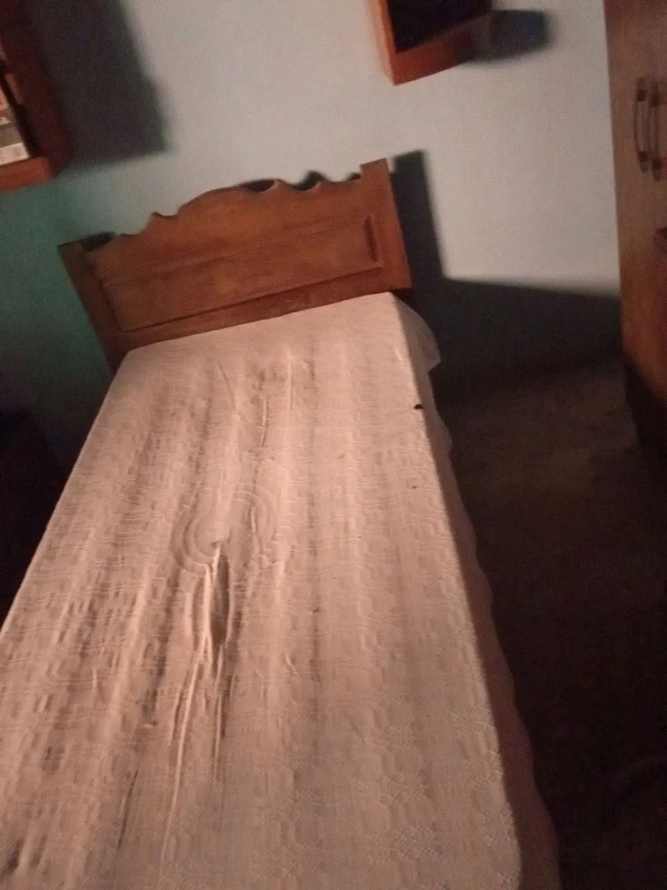 Cama de solteiro madeira boa
