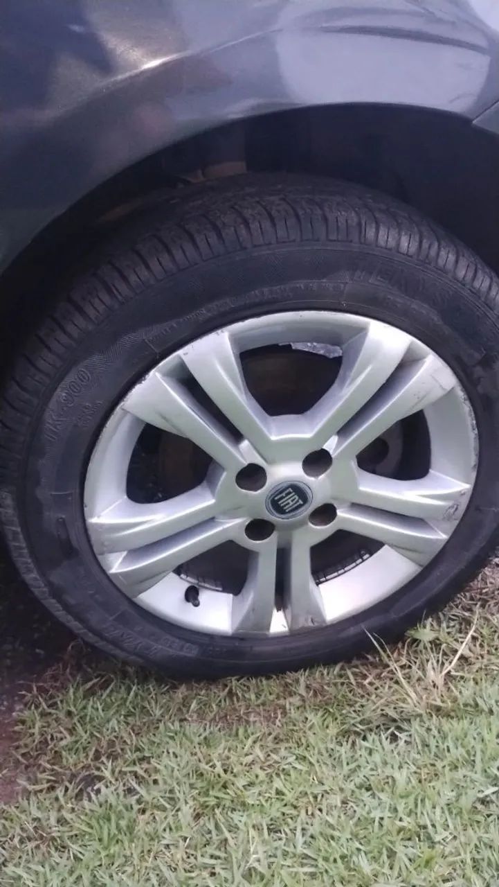 Vendo rodas Fiat  Troco Por roda 15 comum mais volta da pessoa  - Foto 2