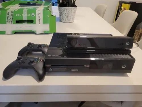 XBOX ONE NA CAIXA ORIGINAL COM KINECT E 2 CONTROLES - Foto 2