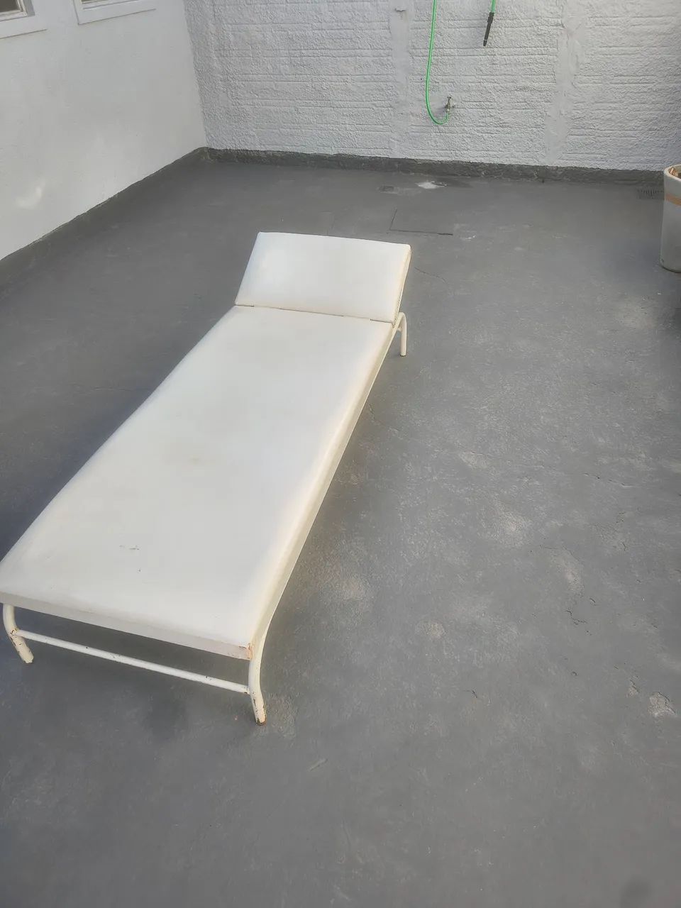Cama simples de solteiro 