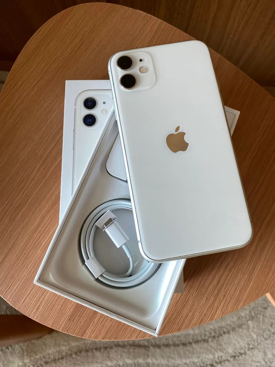 iPhone 11 branco 128 GB com caixa e cabo original 