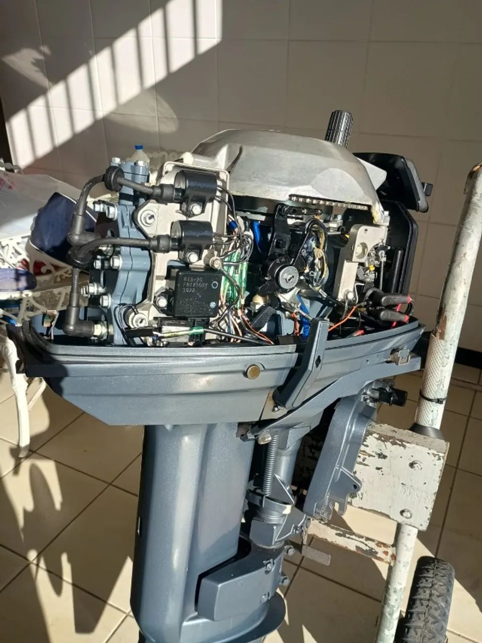 Motor de Yamaha 30hp 2 Tempos com partida elétrica - Foto 3