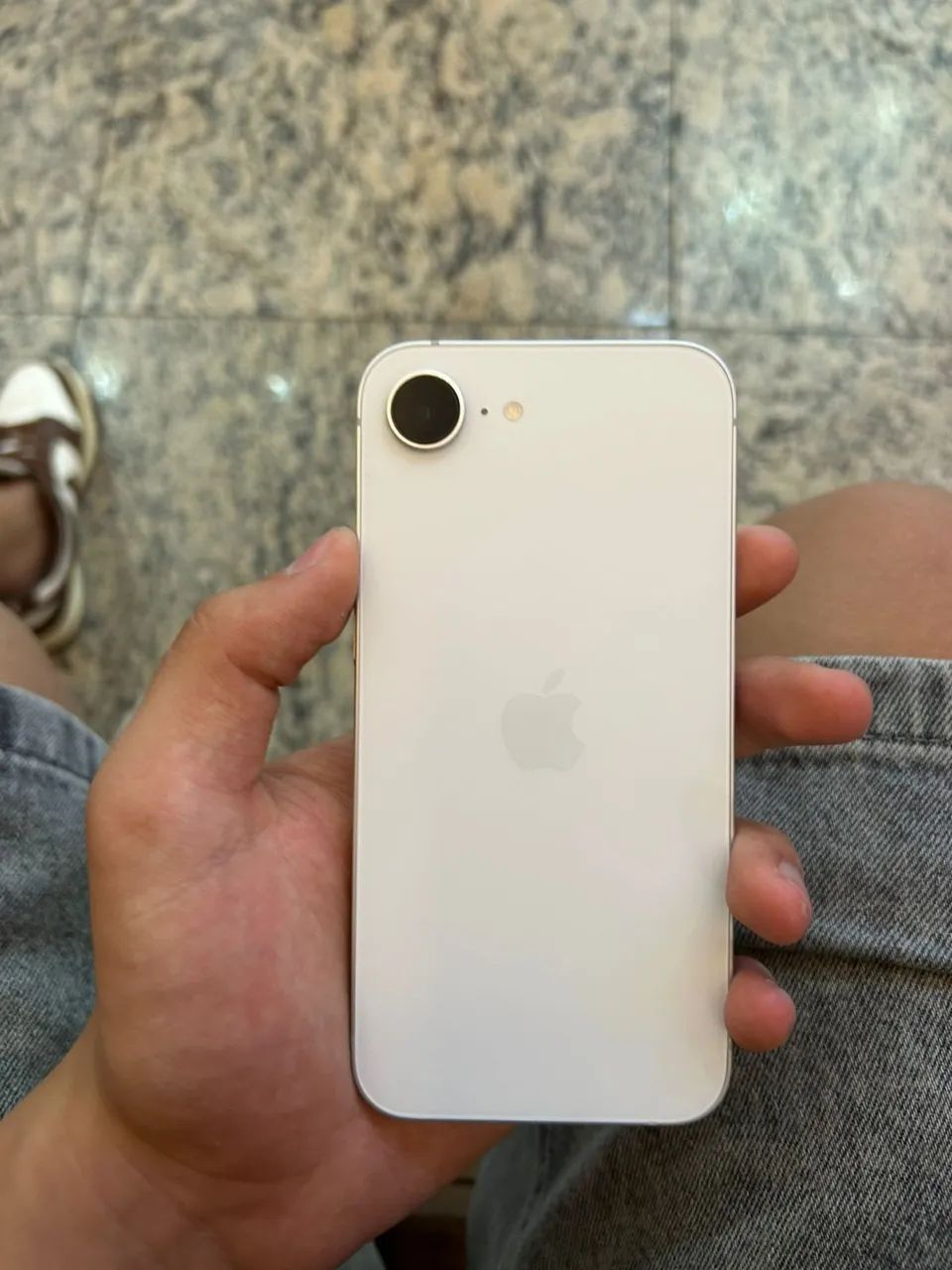 iPhone 16e