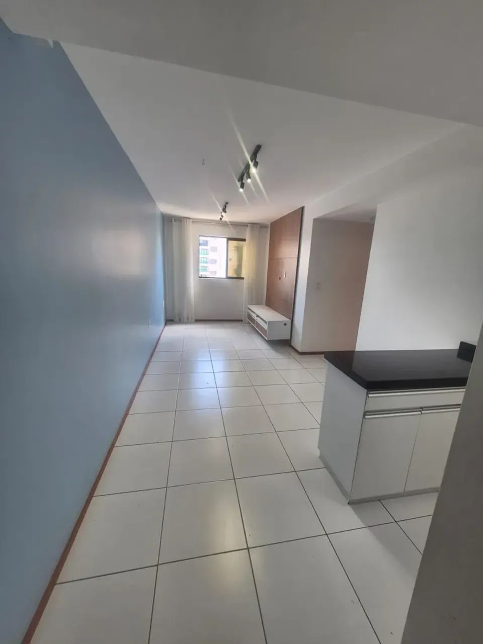Alugo quarto e sala com os fixos na Ponta Verde Nascente