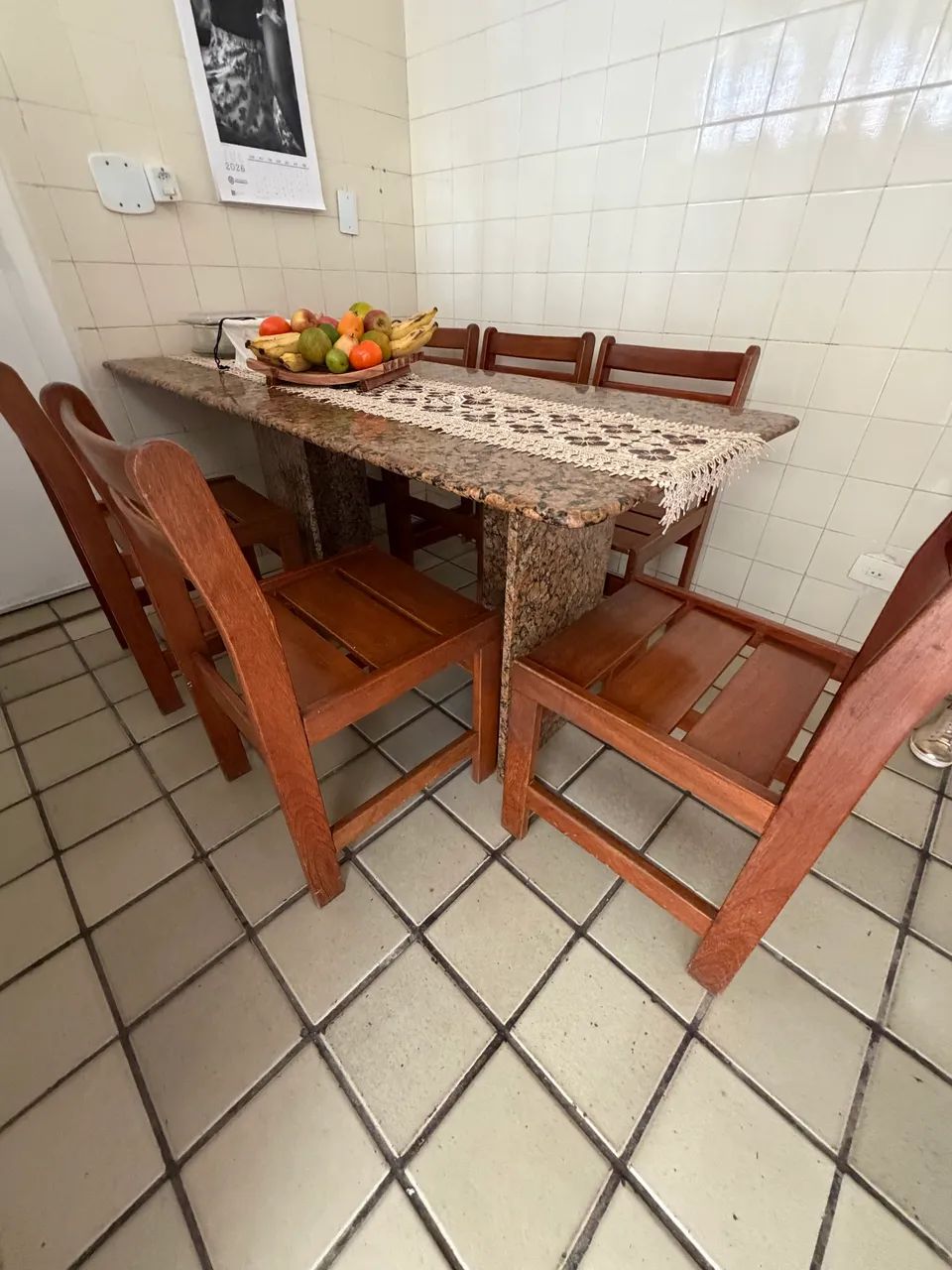 Vendo mesa granito com 6 cadeiras  - Foto 3