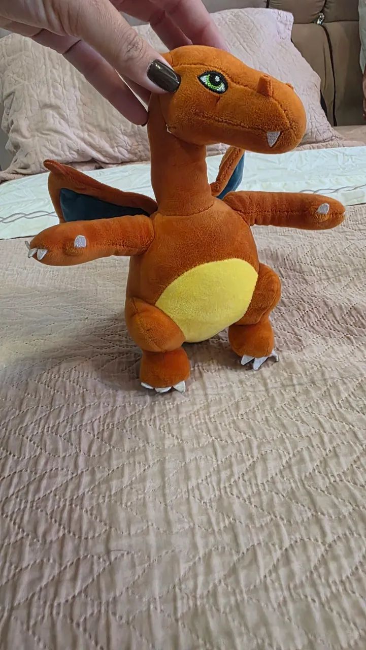 Pelucia Charizard Pokémon 22cm - Foto 3