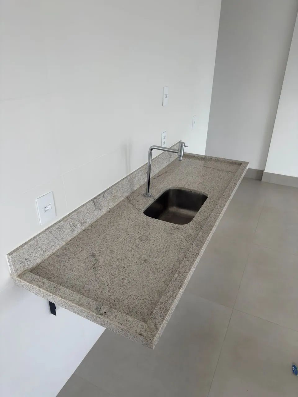 Bancada com Cuba de Granito Siena