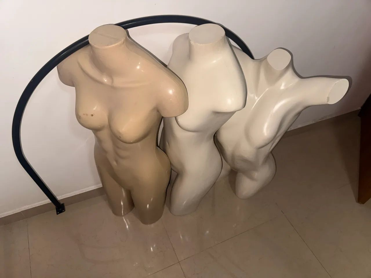 3 MANEQUINS + ARCO DE PROVADOR  - Foto 5