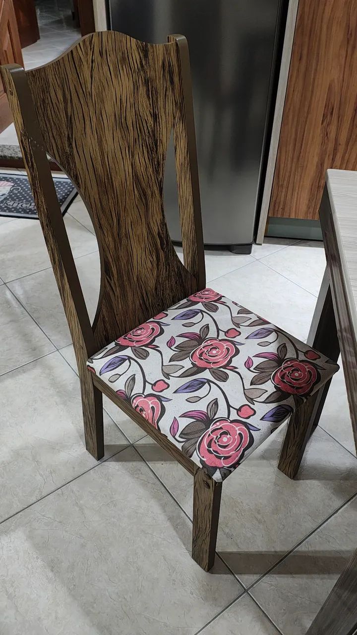 Mesa com quatro cadeiras, semi-nova - Foto 4