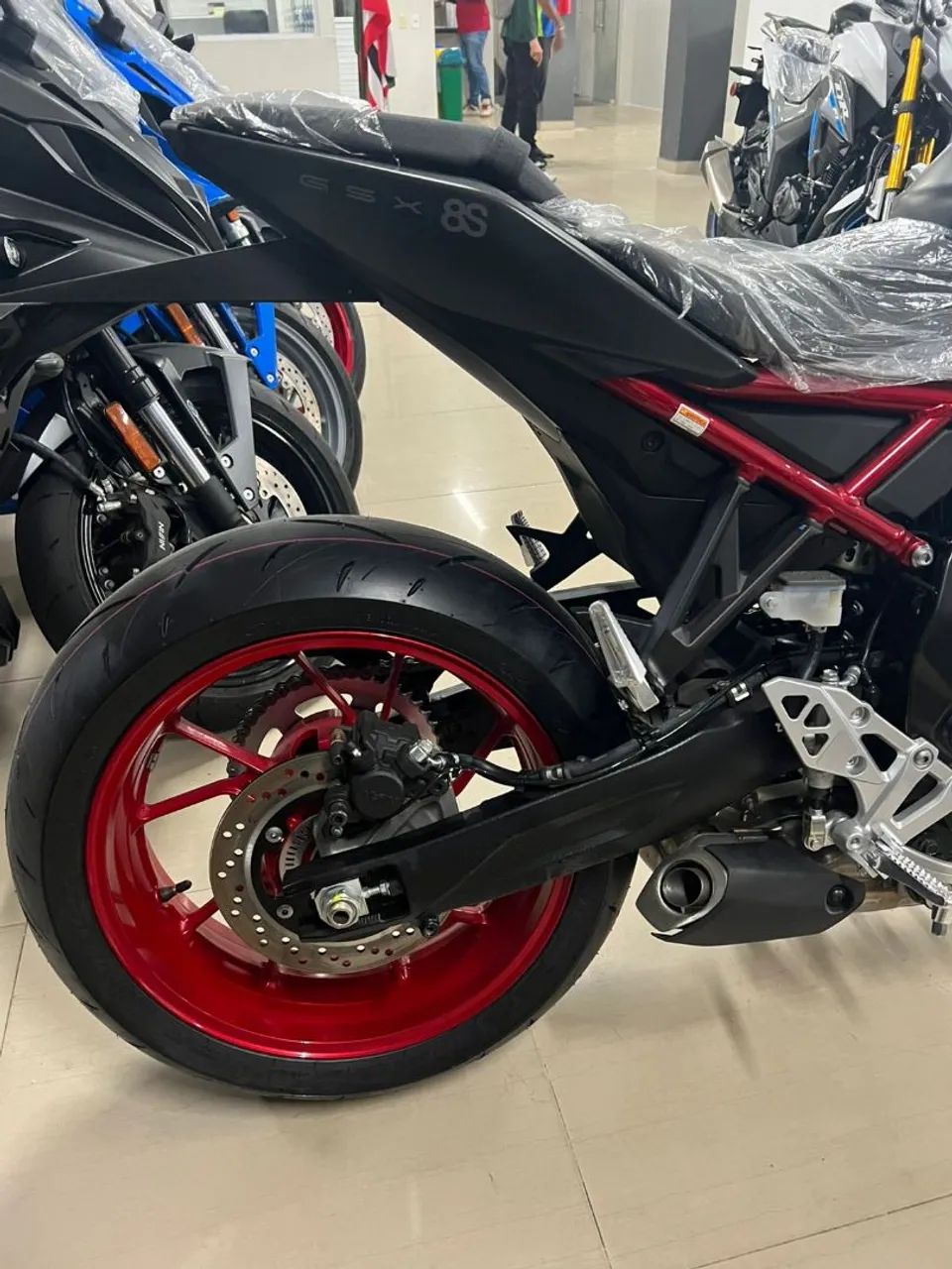 GSX-8S 800 CILINDRADA  - Foto 3