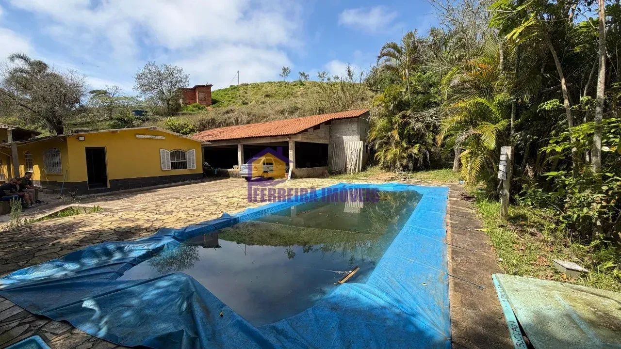 Ibiúna, chácara com lago e 2 casas