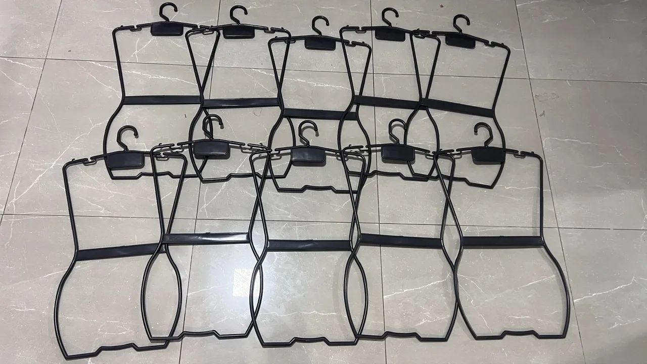 Vendo 10 cabides novos 