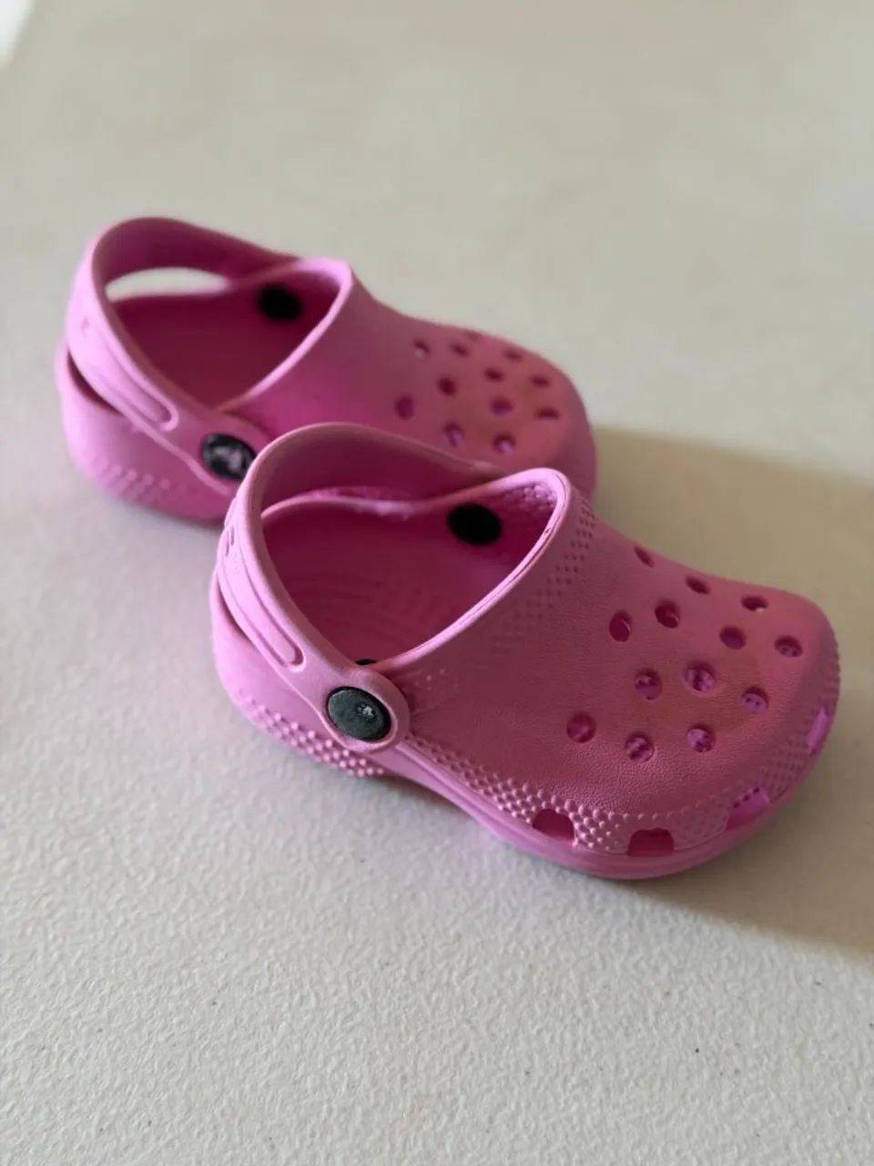 Crocs rosa infantil  - Foto 4