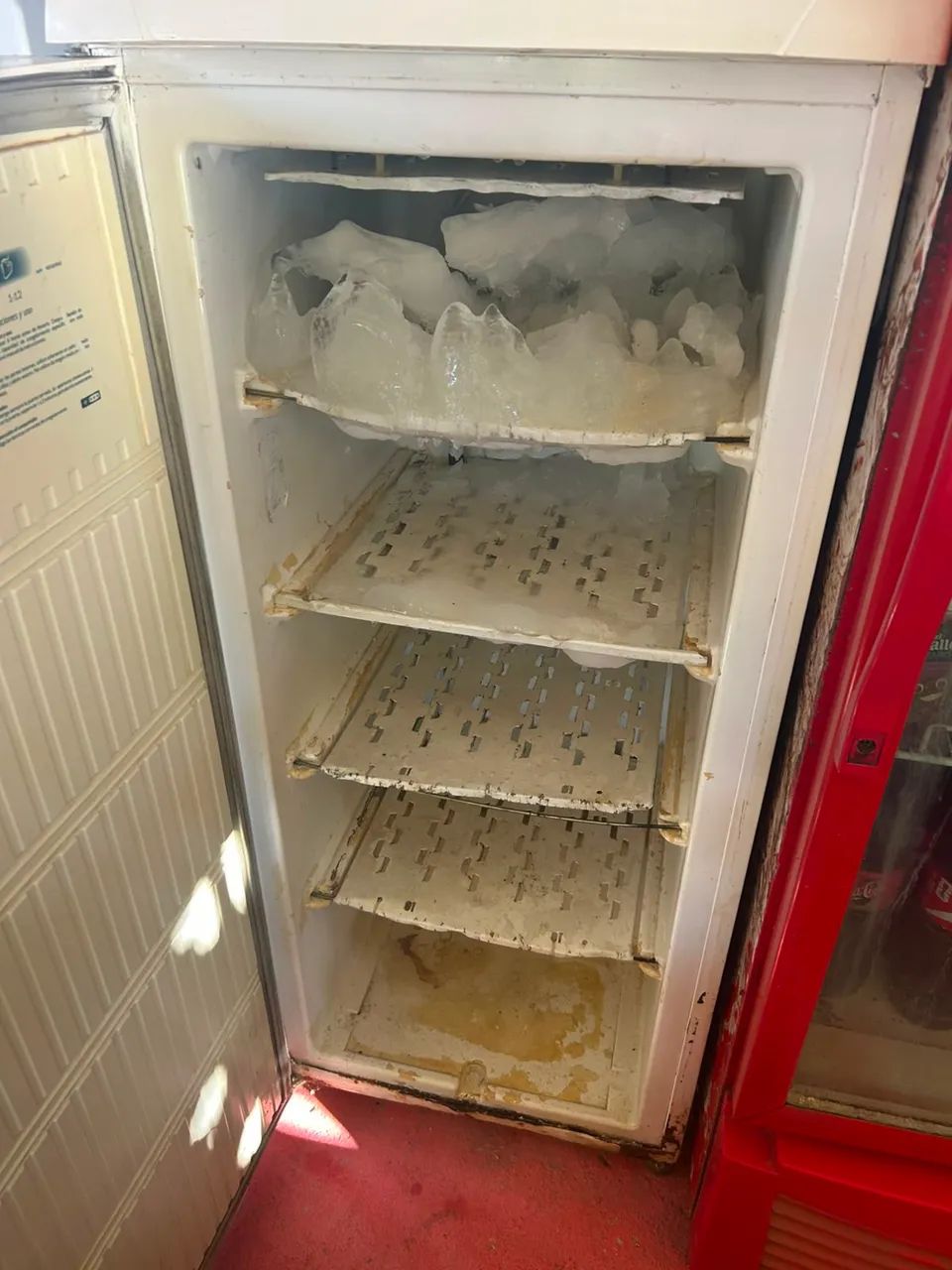 Vendo freezer 5 bandejas usado, funciona perfeitamente 