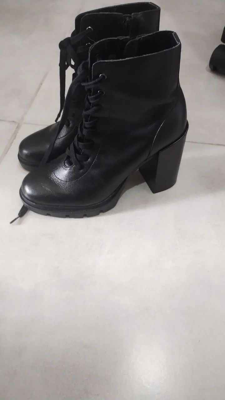Bota de couro legítimo 