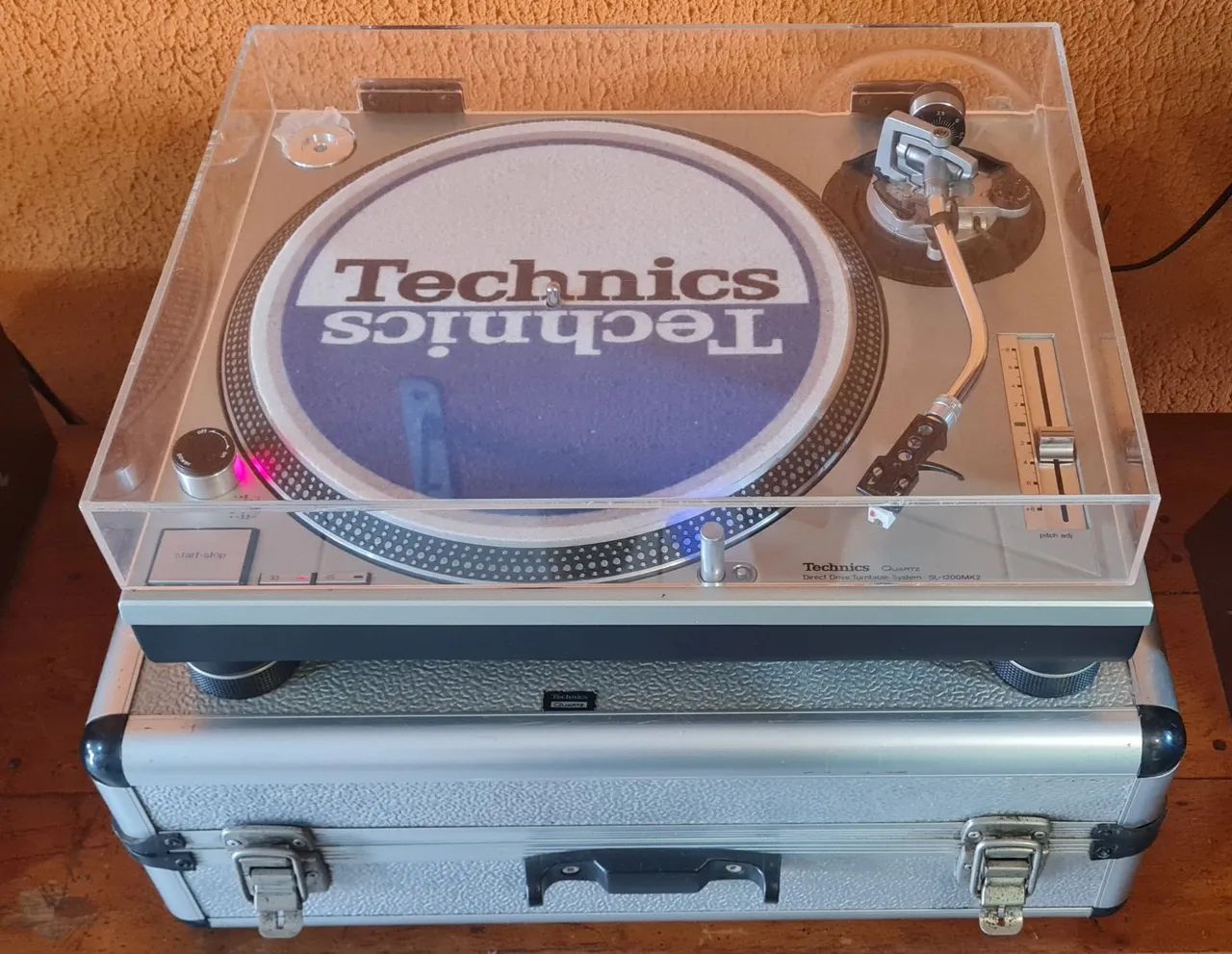 Toca Discos Technics SL 1200 MK2 com case, shell, agulha e tampa, IMPECÁVEL - Foto 2