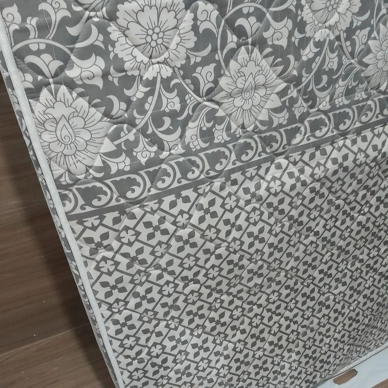 Cama de solteiro box