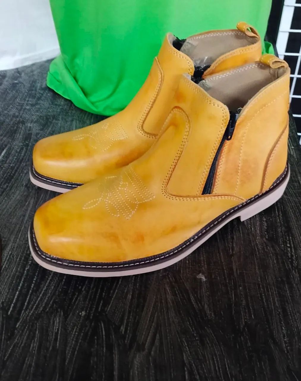 Bota n40 e chapéu novos  - Foto 3