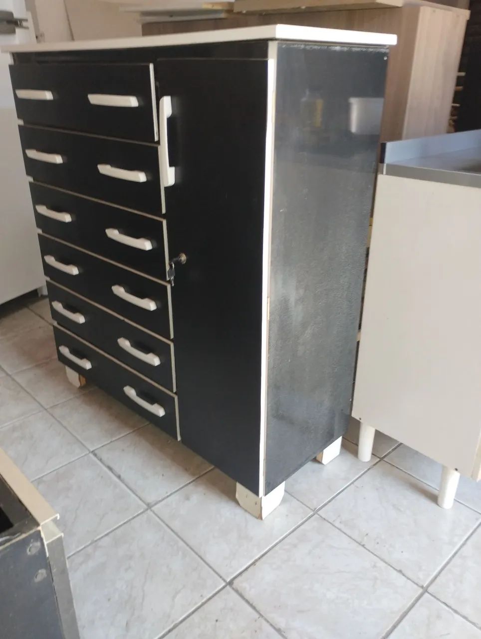 Cômoda gaveteiro.