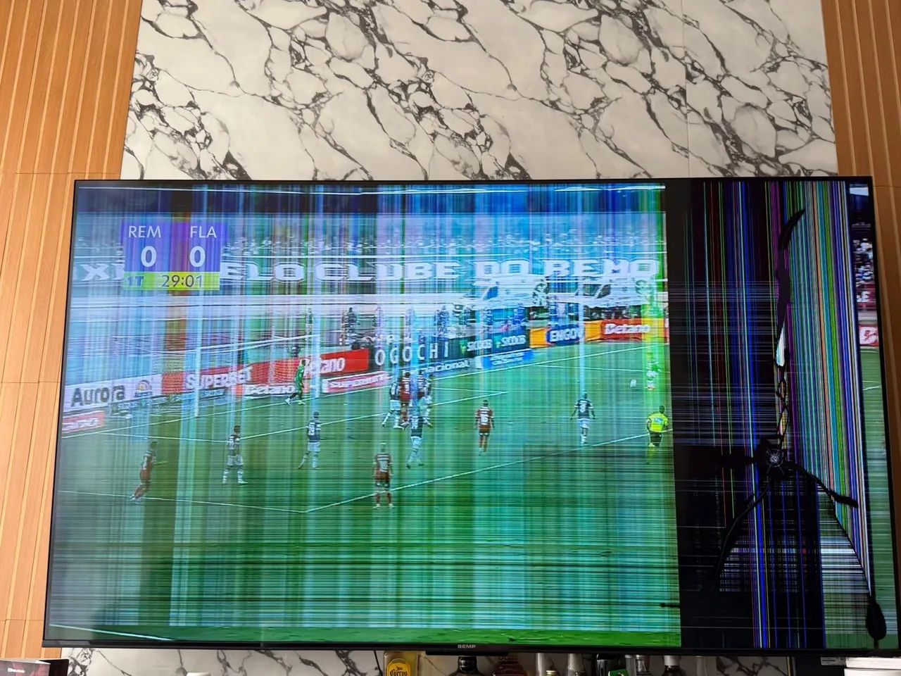 TV SEMP 65" COM DEFEITO 