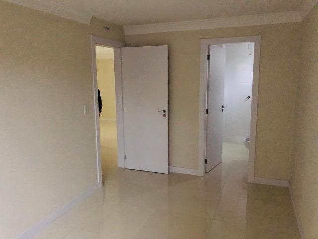 Apartamento com 4 vagas de garagem - 80 metros da praia - Foto 3