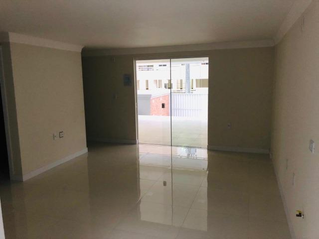 Apartamento com 4 vagas de garagem - 80 metros da praia - Foto 2