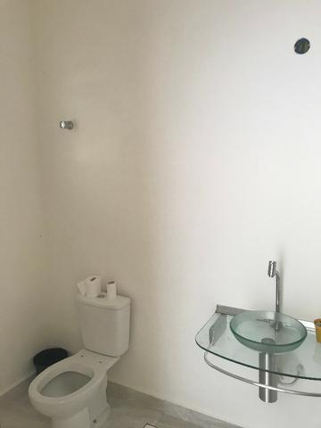Aluguel de casa com piscina, condomínio fechado, área de lazer, lago e casa nunca habitada - Foto 10